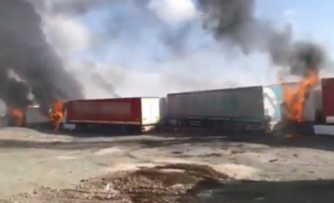 Tendürek’te PKK’lı teröristler araçları yakıp kaçtı