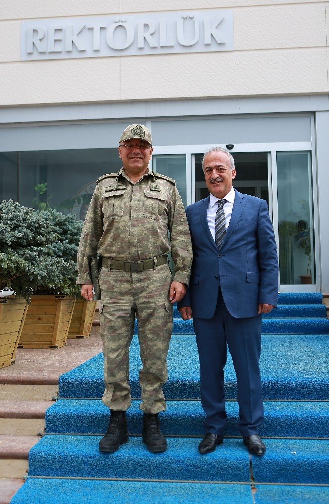 Rektör Çomaklı, Jandarma Bölge Komutanı Alpar ile bir araya geldi