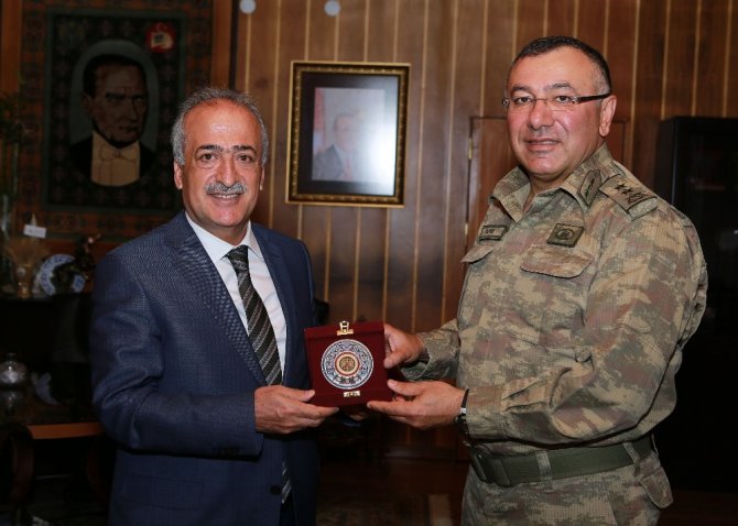 Rektör Çomaklı, Jandarma Bölge Komutanı Alpar ile bir araya geldi