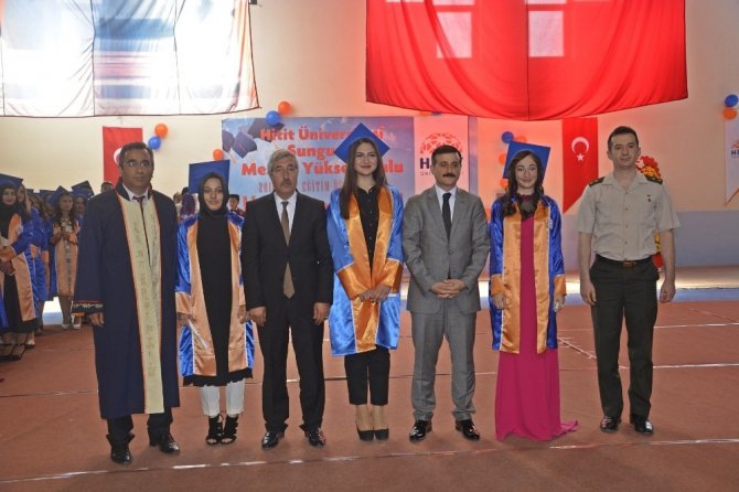 Sungurlu MYO mezuniyet sevinci