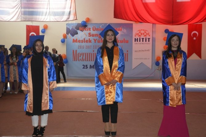 Sungurlu MYO mezuniyet sevinci