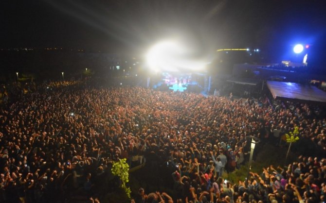 Uşak’ta gençlik festivali Kolpa konseriyle sona erdi