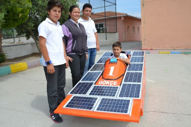 Ortaokul öğrencileri güneş enerjisi ile çalışan araba yaptı
