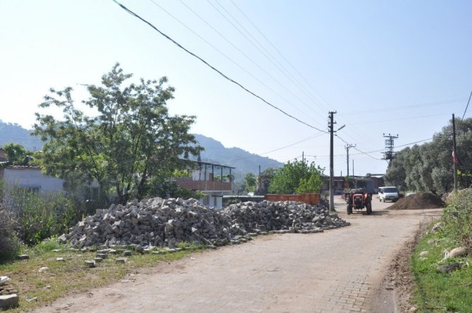 Nazilli Belediyesi Sailer sokaklarına 2 bin metrekarelik parke taşı döşedi