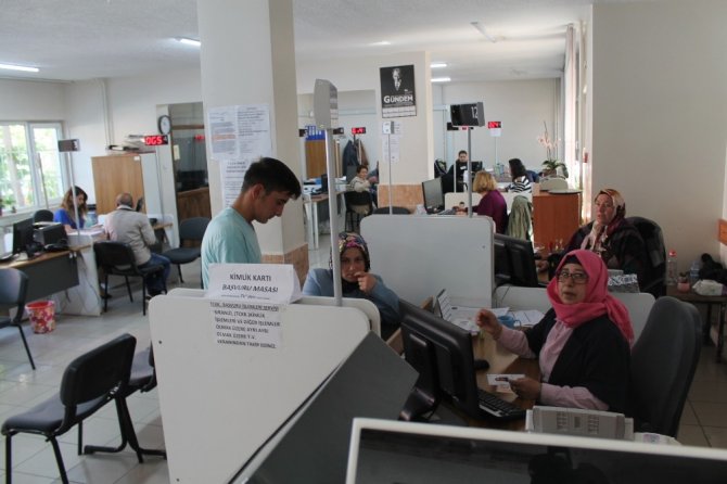 Nüfus müdürlüğü yeni kimlik için almak isteyenleri davet etti