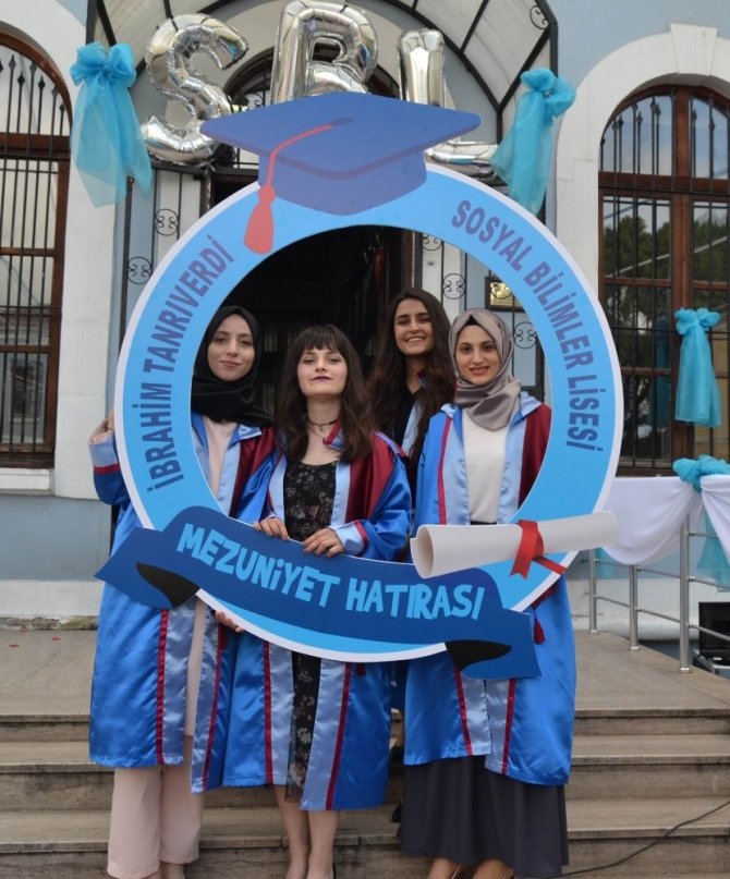 İbrahim Tanrıverdi SBL’de mezuniyet heyecanı