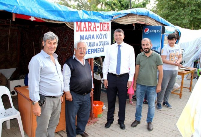 Başkan Turgut, festival stantlarını gezdi