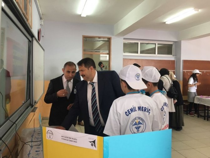 Ağrı’da Ortaokul Öğrencilerinden Bilim Fuarı