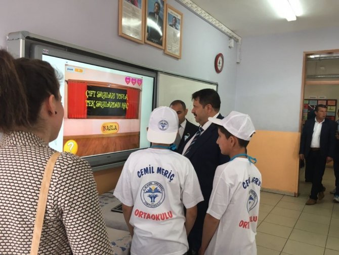 Ağrı’da Ortaokul Öğrencilerinden Bilim Fuarı