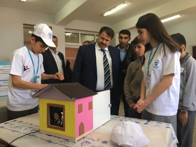 Ağrı’da Ortaokul Öğrencilerinden Bilim Fuarı