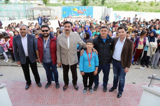 Yozgat’ta 11 yaşındaki şampiyon, Rıza Kayaalp’i örnek alıyor