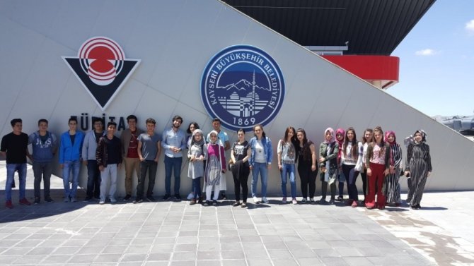 Büyükşehir Belediyesi ilçelerdeki öğrencilere kültür gezileri düzenliyor