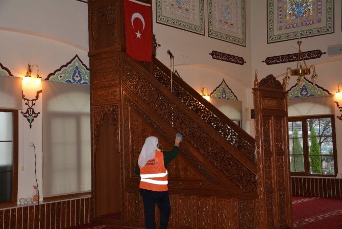 Efeler Belediyesi camileri pırıl pırıl yapıyor