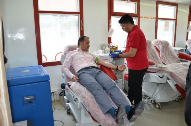 Aile ve Sosyal Politikalar İl Müdürlüğü kan bağışında da duyarlılık gösterdi