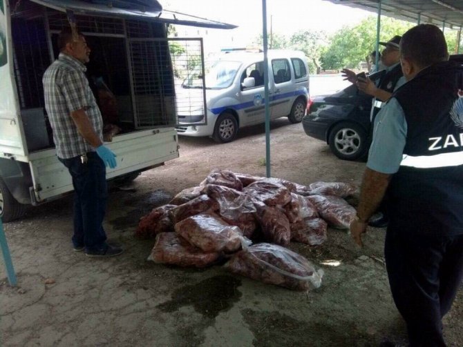 Kilis’te piyasaya kaçak olarak sürülmeye hazırlanan 1 ton tavuk eti ele geçirildi