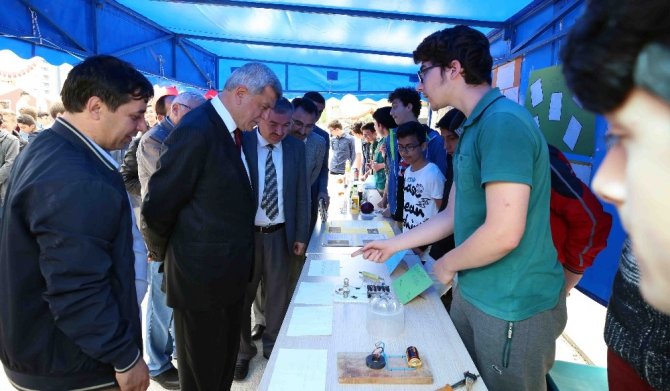 Başkan Karaosmanoğlu, “Gençlere yol göstermek için çalışıyoruz”