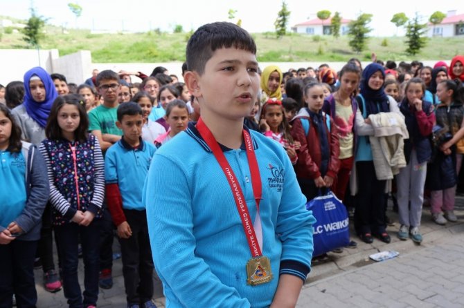 Yozgat’ta 11 yaşındaki şampiyon, Rıza Kayaalp’i örnek alıyor