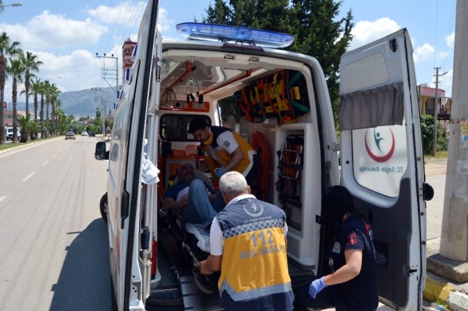 Kozan’da yolda yürüyen vatandaş bıçaklandı