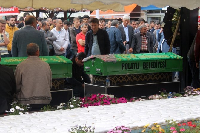 Polatlı’daki trafik kazasında hayatını kaybeden 4 kişi gözyaşları ile son yolculuğuna uğurlandı