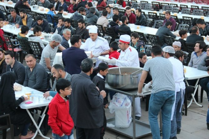 Bitlis’te ilk iftar yapıldı