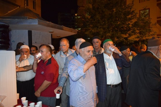 Kayapınar Belediyesi’nden vatandaşlara Ramazan şerbeti ikramı