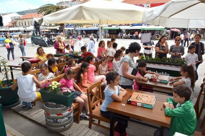 Foçalı öğrenciler akıl ve zeka oyunları oynadı