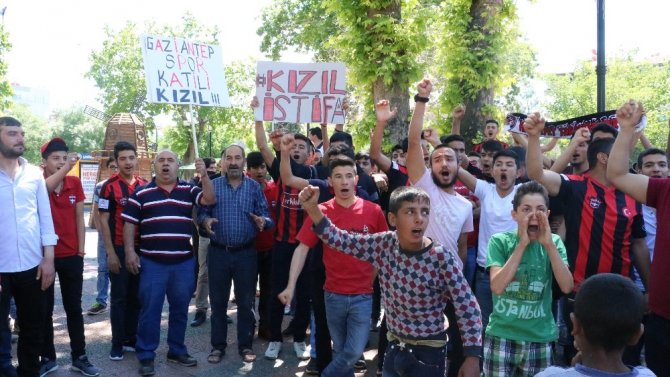 Gaziantep taraftarından "Kızıl" protestosu