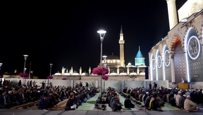 Konya’da Ramazan coşkusu ilk teravihle başladı