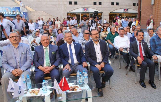 Hamit İzol, ’Roza’yı Mersinliler için imzaladı