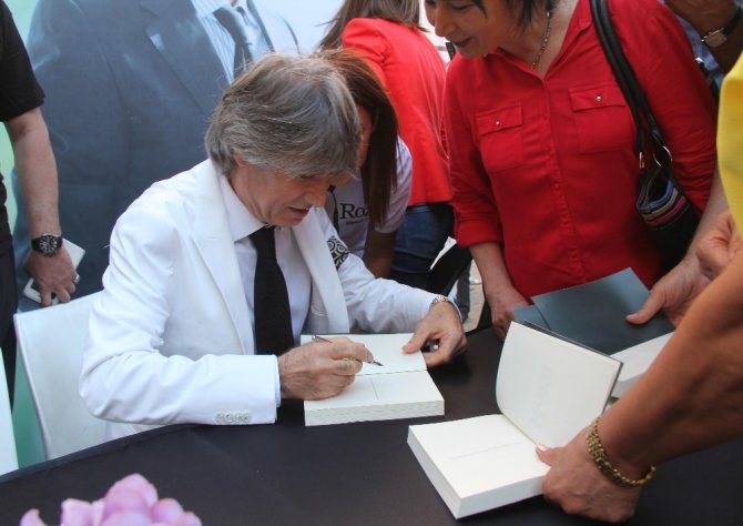 Hamit İzol, ’Roza’yı Mersinliler için imzaladı