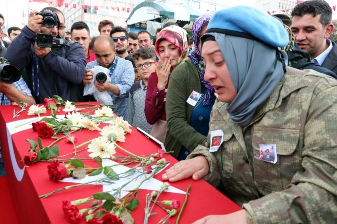 Şehit Gökhan Peker son yolculuğuna uğurlandı