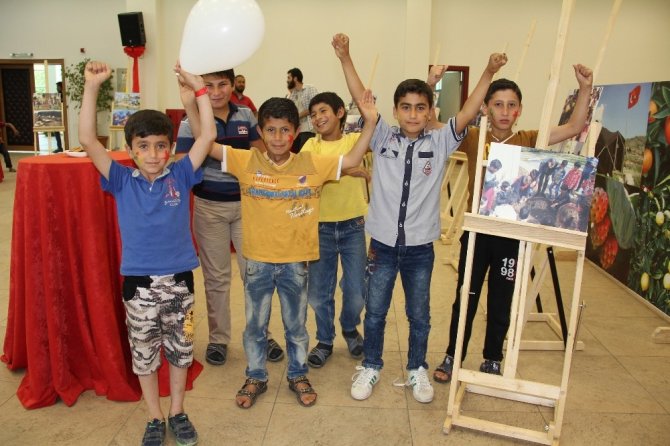 Suriyeli mülteci çocukların diploma sevinci