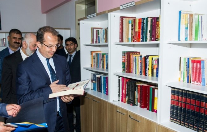 Vali Taşyapan, Filistin Vakfı Kız Anadolu İmam Hatip Lisesi kütüphanesi açılış törenine katıldı