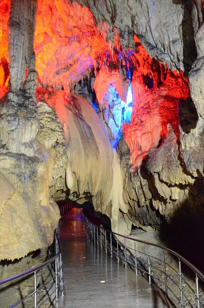 Gökgöl Mağarası’na ziyaretçi akını