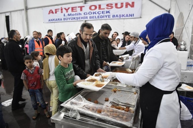 Ankara Büyükşehir Belediyesinin, binleri buluşturan iftar sofraları