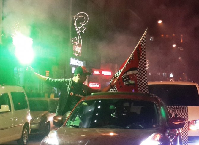 Beşiktaş’ın şampiyonluğu Van’da coşkuyla kutlandı