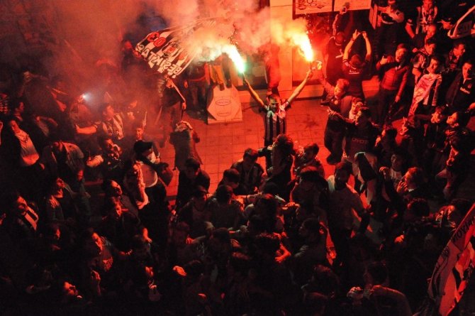 Beşiktaş’ın şampiyonluğu Gebze’de doyasıya kutlandı