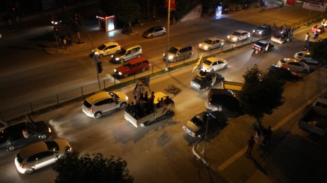 Beşiktaşlılar Mersin’i sokaklara döküldü
