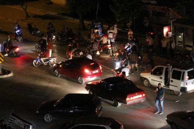 Beşiktaşlılar Mersin’i sokaklara döküldü