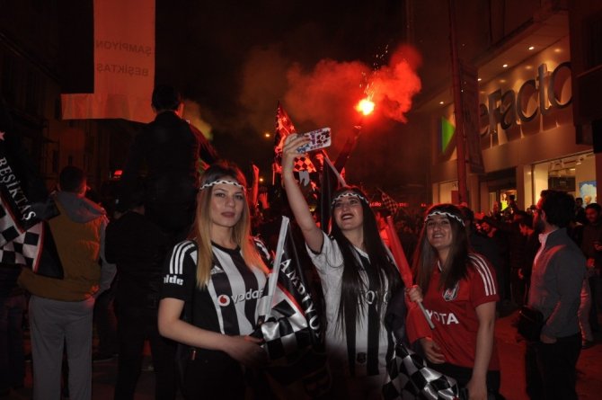 Beşiktaşlılar Kars’ta sokaklara döküldü