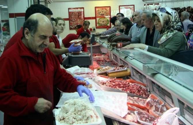 Bursa’da ucuz et izdihamı