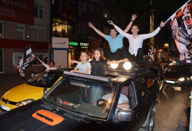 Zonguldak’ta meşaleli şampiyonluk kutlaması