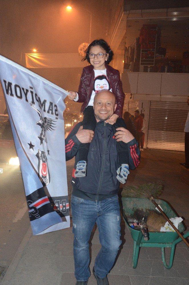 Zonguldak’ta meşaleli şampiyonluk kutlaması