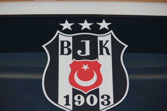 Beşiktaş’ın 3 yıldızlı takım otobüsü maç sonunu bekliyor
