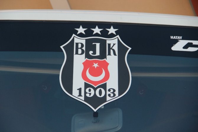 Beşiktaş’ın 3 yıldızlı takım otobüsü maç sonunu bekliyor