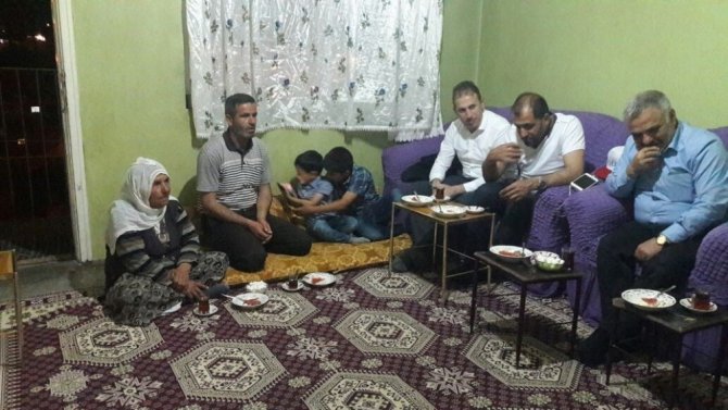AK Partili Çalapkulu iftarını şehit ailesiyle açtı