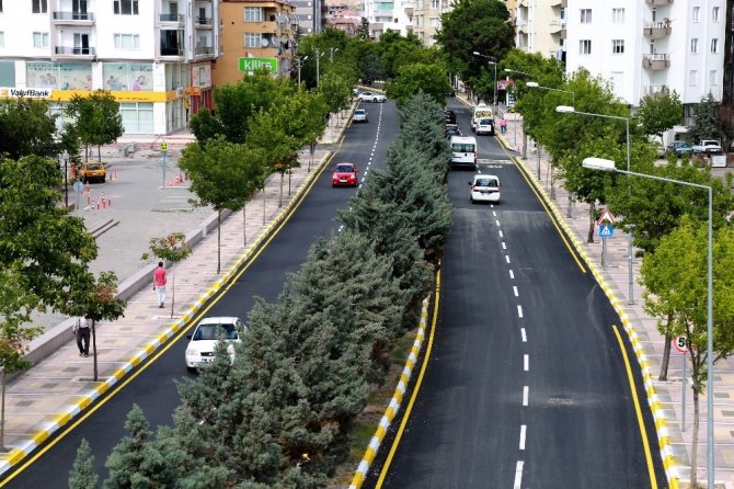 Ebulfeyz Elçibey Caddesine sıcak asfalt serildi