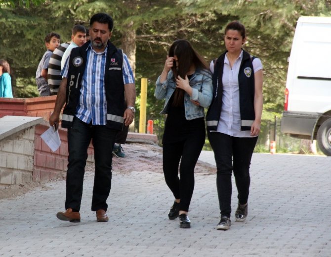 Elazığ’da FETÖ’nün kadın yapılanmasına operasyon: 12 gözaltı