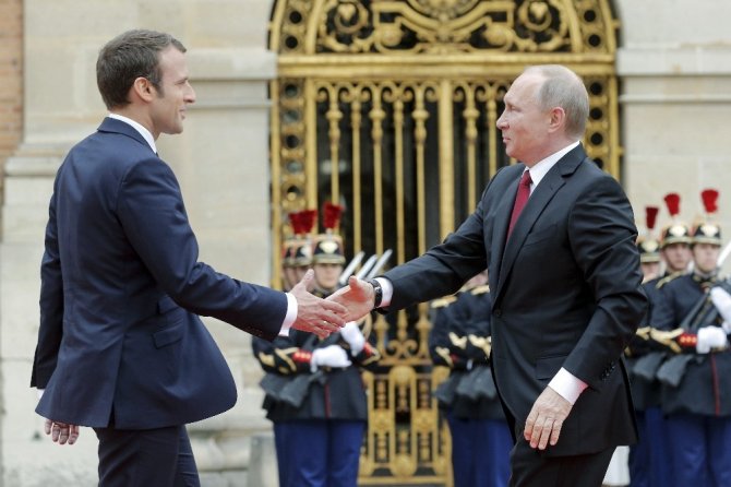 Fransız Cumhurbaşkanı Macron, Putin’i ağırlıyor