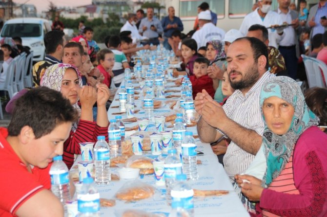 Antakya Belediyesi mahalle iftarları başladı